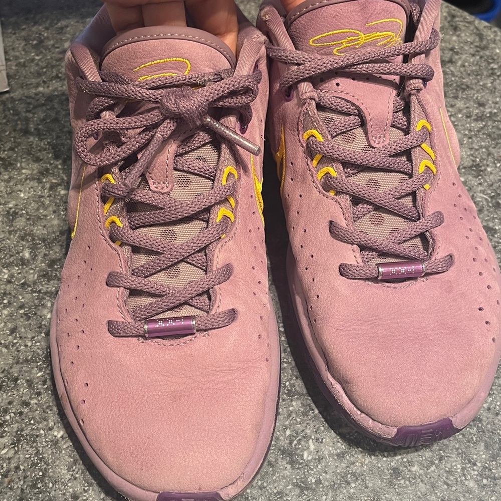 NIKE Lebron XXI Violet Gold Basketball Sneaker Shoe Sport Purple Dust Rain Air 7